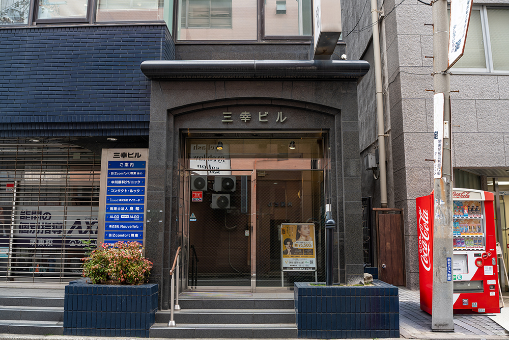 事務所ビル入口